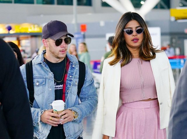 恋仲が報じられるプリヤンカー・チョープラーとニック・ジョナスが空港に初登場