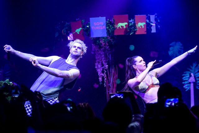 アップルのCMで話題のデュオ「ソフィー・タッカー」が取り入れたい日本の楽器とは？【インタビュー】