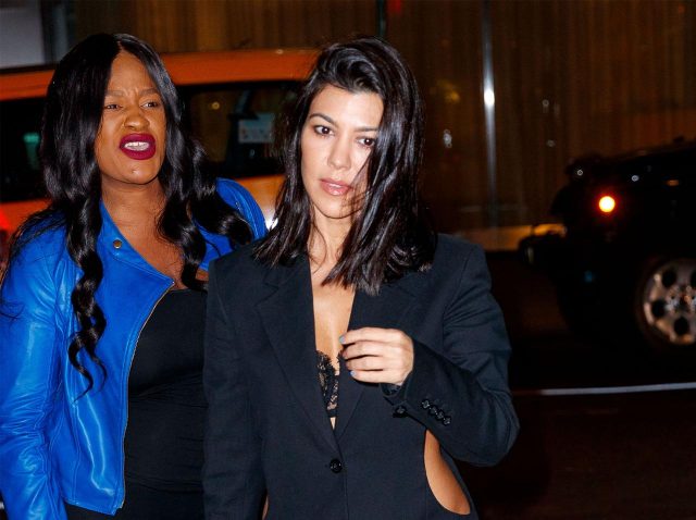 コートニー・カーダシアン、「パンツ履き忘れ」服で下半身が大変なことに