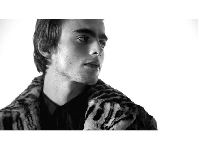 このイケメン男性、一体どのセレブの息子でしょう？