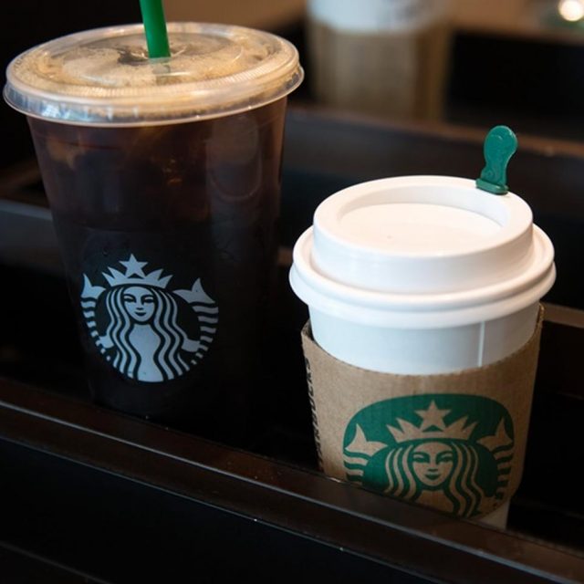 スターバックスで「名前を間違えられた」セレブたち