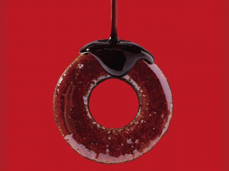 果肉の赤いりんごのバウムクーヘンが発売