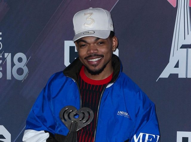 チャンス・ザ・ラッパー、高校でのイベントに『スター・ウォーズ』俳優がサプライズ