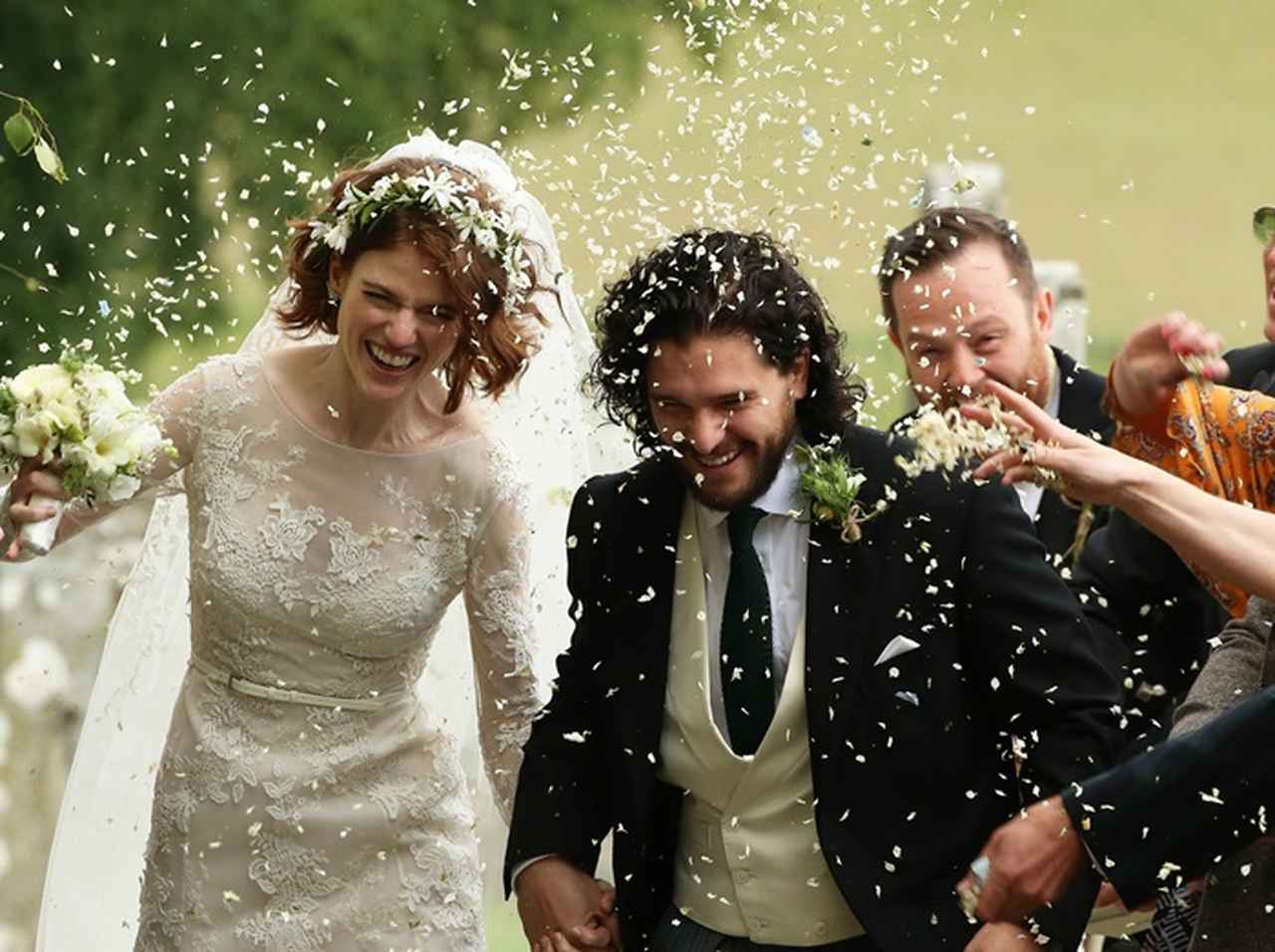 『ゲーム・オブ・スローンズ』キット・ハリントン&ローズ・レスリーが結婚！共演者も結婚式に出席