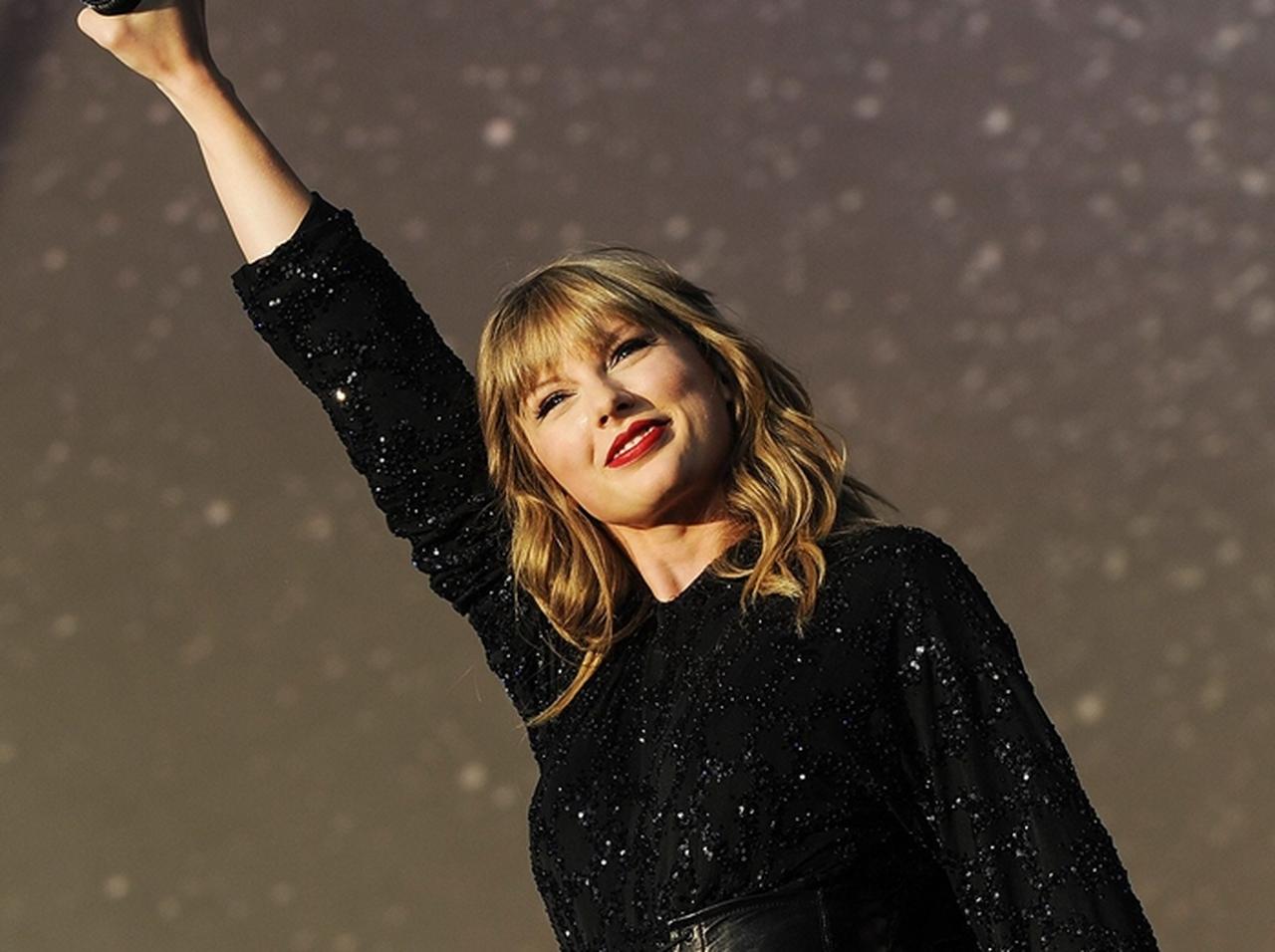 テイラー・スウィフトがコンサートを「一時中断」した理由が奥深い