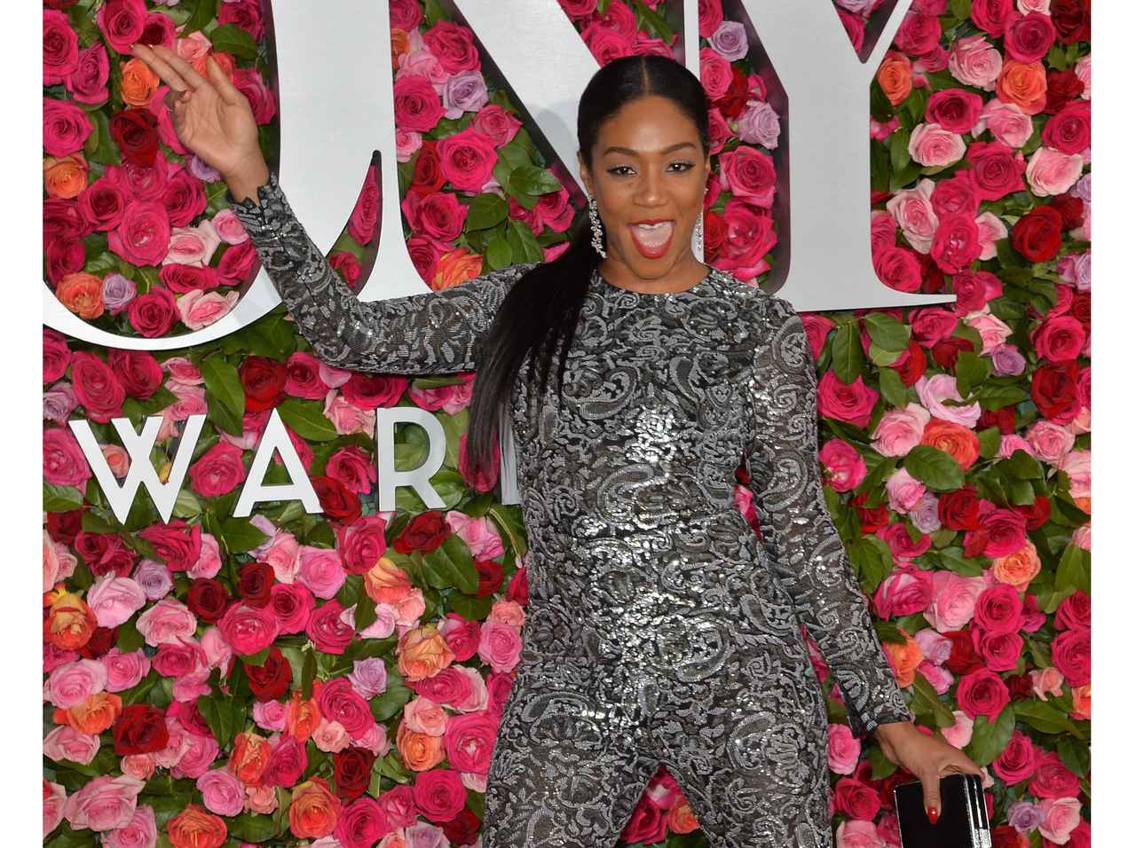 ティファニー・ハディッシュ、今度は「刑務所帰りの女性」役で爆笑をお届け!あのグリー女優も出演