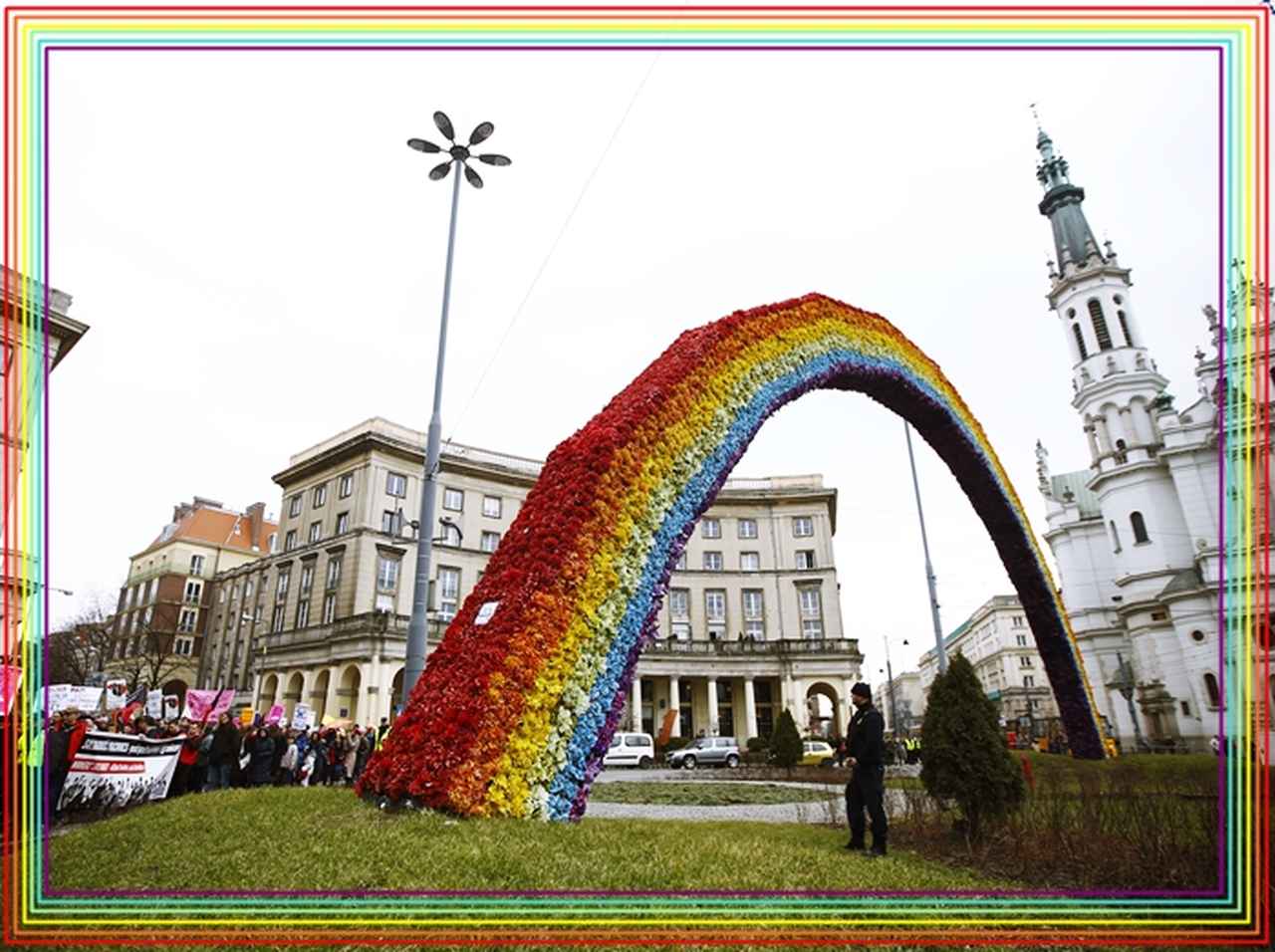 反LGBT集団に破壊され続ける「レインボー記念碑」に関係者が粋な対応