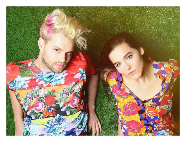 聴きおぼえがあるiPhone CM曲は「ソフィー・タッカー」という2人組の注目デュオ