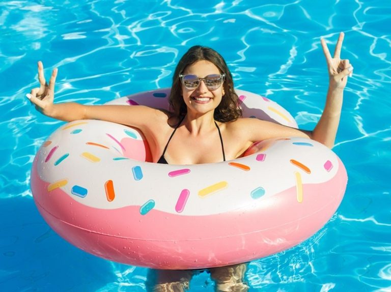 「巨乳」の人にしか快感が味わえない『浮き輪』が話題