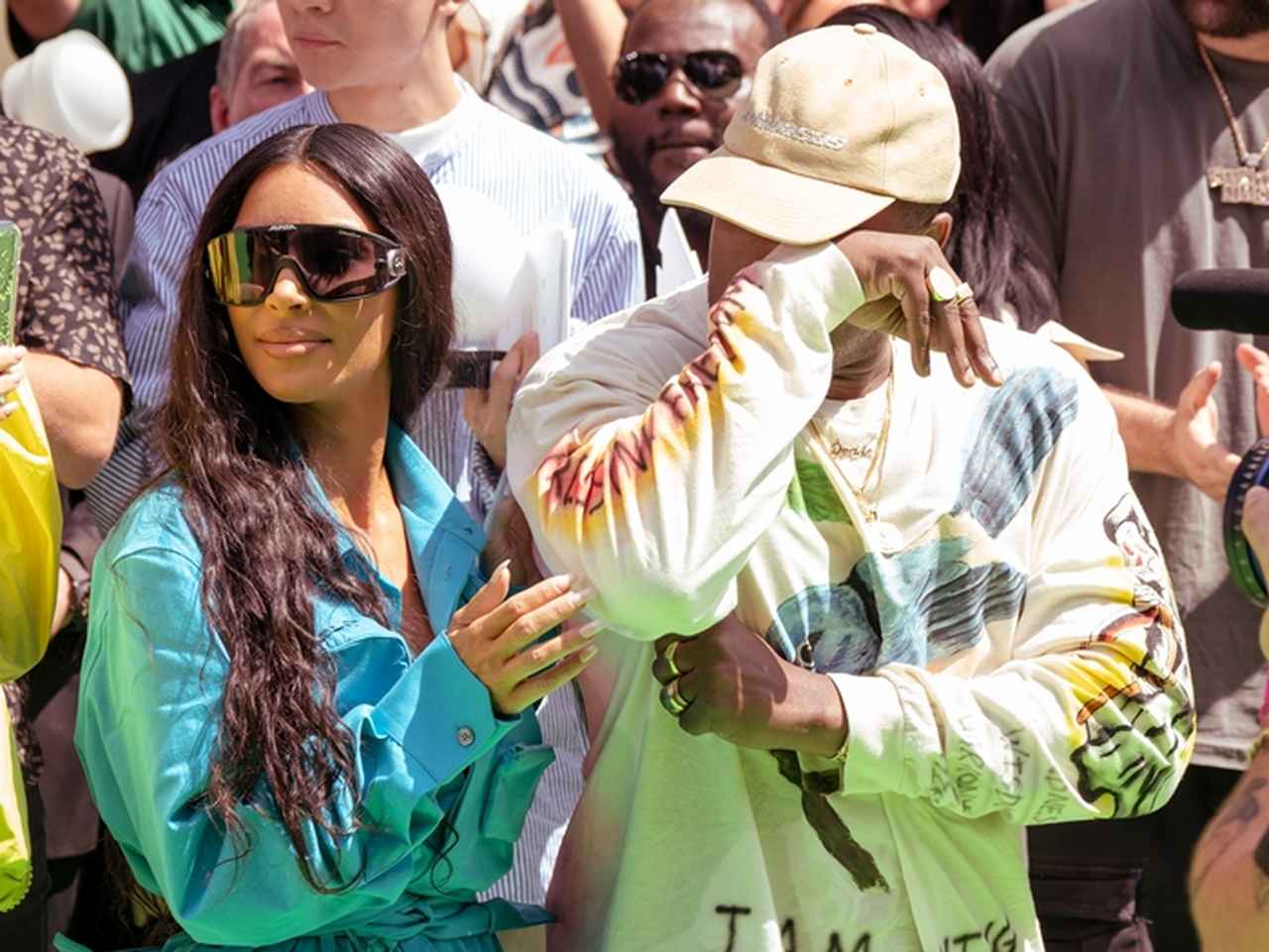 カニエ＆ヴァージルが抱き合い男泣き！この瞬間を日本人が絶好の位置で撮影