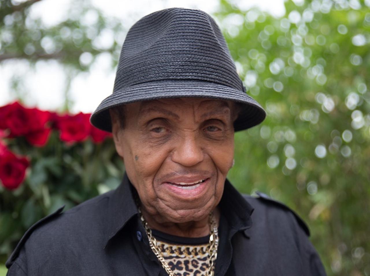 マイケル・ジャクソン父が89歳で死去、パリス・ジャクソンら親族が追悼