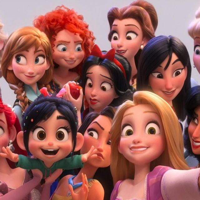 ディズニープリンセスが集結した「世界で最もゴージャスなセルフィー」