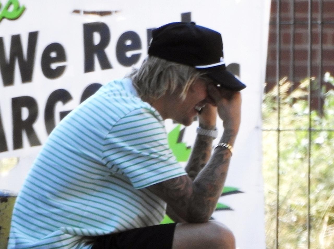 ジャスティン・ビーバー、婚約直後「ある人物」との電話で大粒の涙【動画アリ】