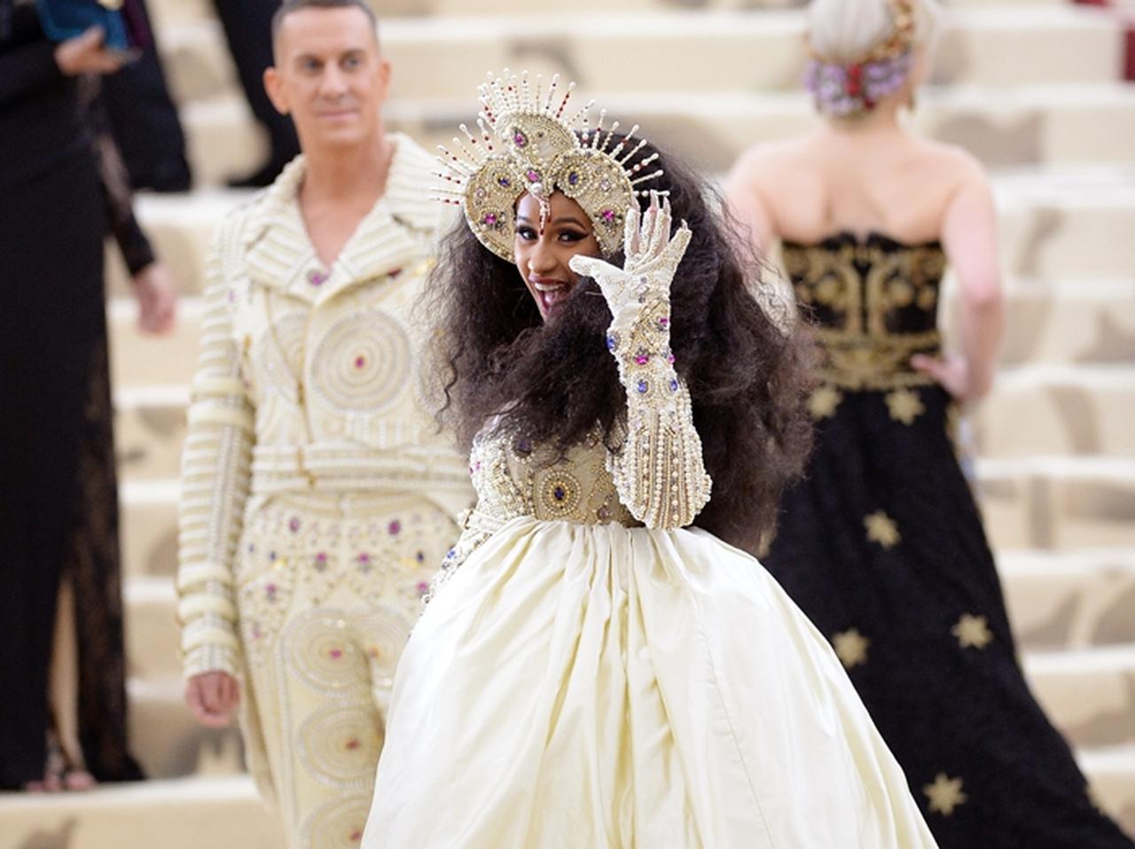 カーディ・B、「人気スーパー」で購入した2,000円のワンピースが話題