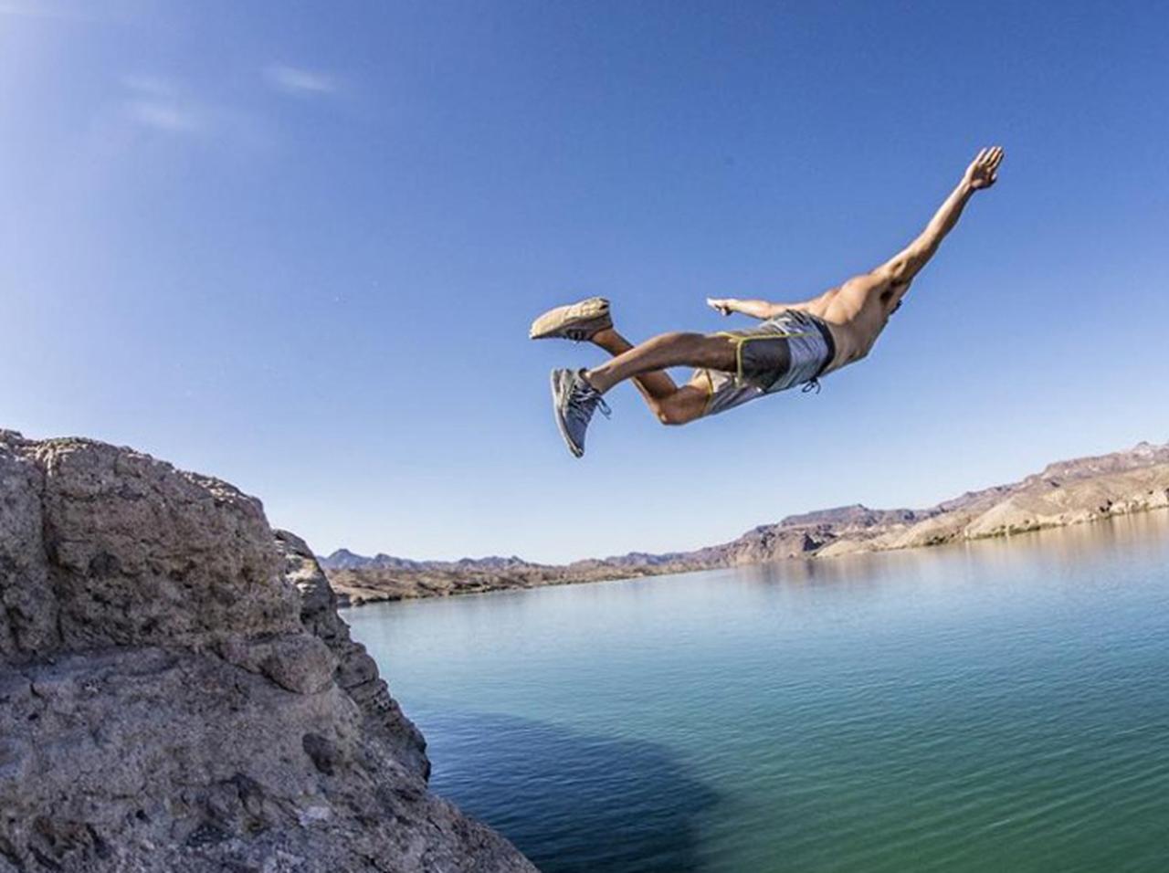 スリル追い求めた人気ユーチューバー男女3人、滝壺に転落して死亡