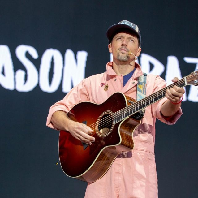 ジェイソン・ムラーズがバイだと告白、妻と交際中に男性と関係を持った