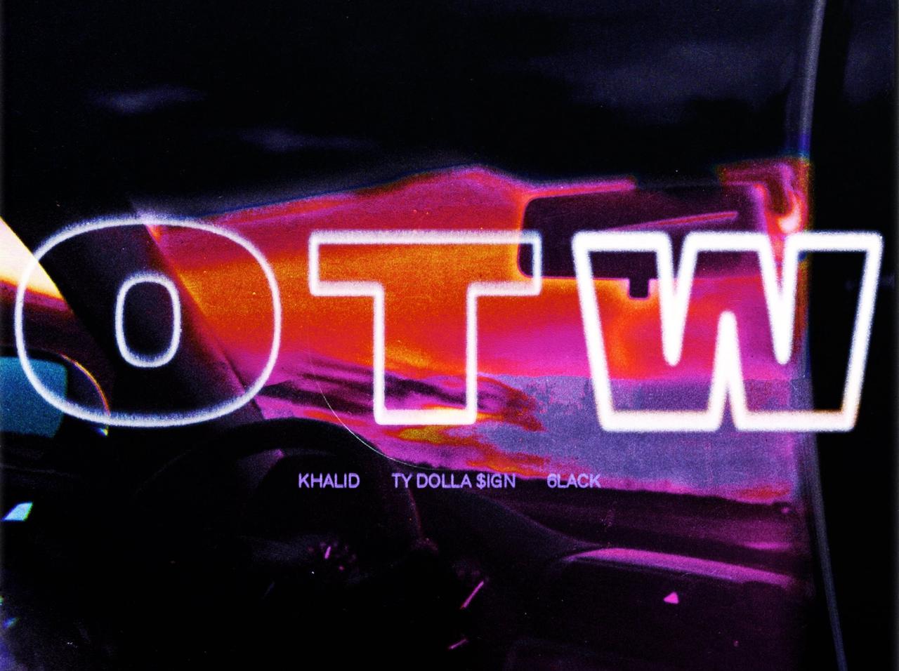 カリードが最新MVを公開、みんなでオソロコーデしてるのがカワイイ