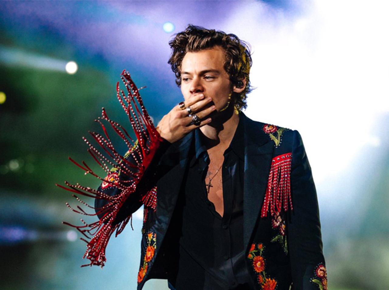 ハリー・スタイルズ、「噂の女性」見守るツアー最終公演で意味深スピーチ