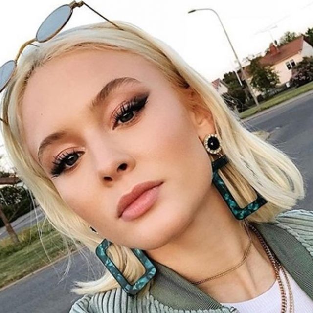 ザラ・ラーソン、ジェルネイルについての「ある意見」に親近感しか湧かない