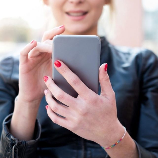 出会い系サイトを利用した女性、23人の男性から「ある間違い」を指摘される