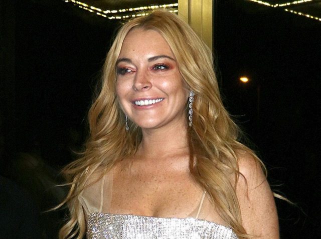 リンジー・ローハン、従業員のドレスコード違反でクビを突きつける