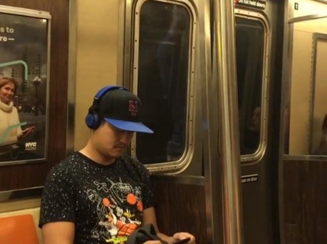 「電車の乗り方」がぶっ飛びすぎる男に冷や汗【映像アリ】