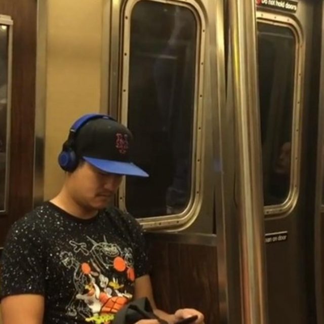 「電車の乗り方」がぶっ飛びすぎる男に冷や汗【映像アリ】