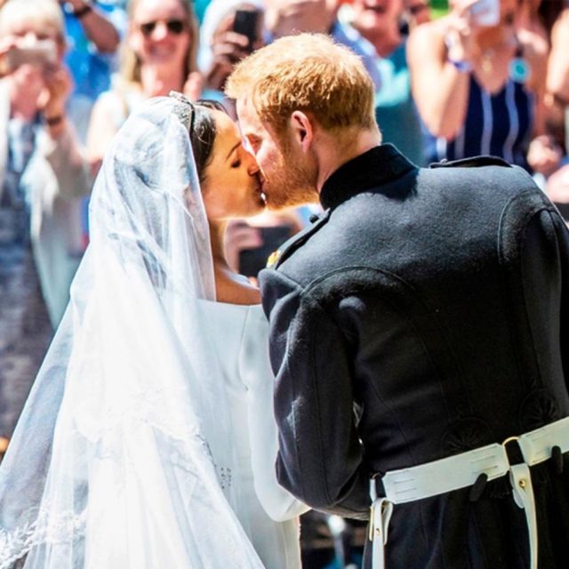 メーガン妃、友人への結婚式のお報せの仕方が「ザ・現代っ子」