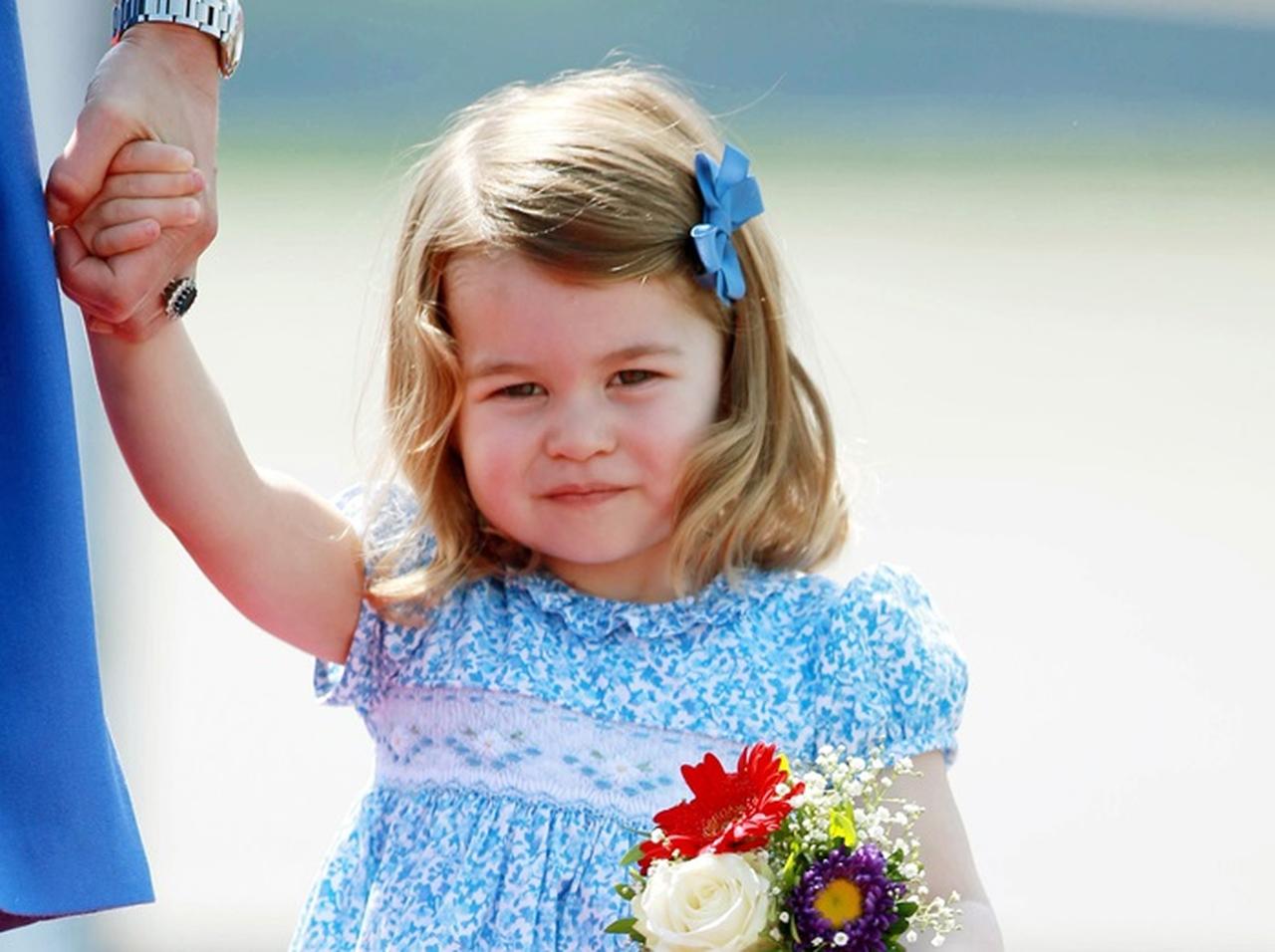 シャーロット王女、パパラッチへの「厳しめな一言」に父ウィリアム王子もたじたじ