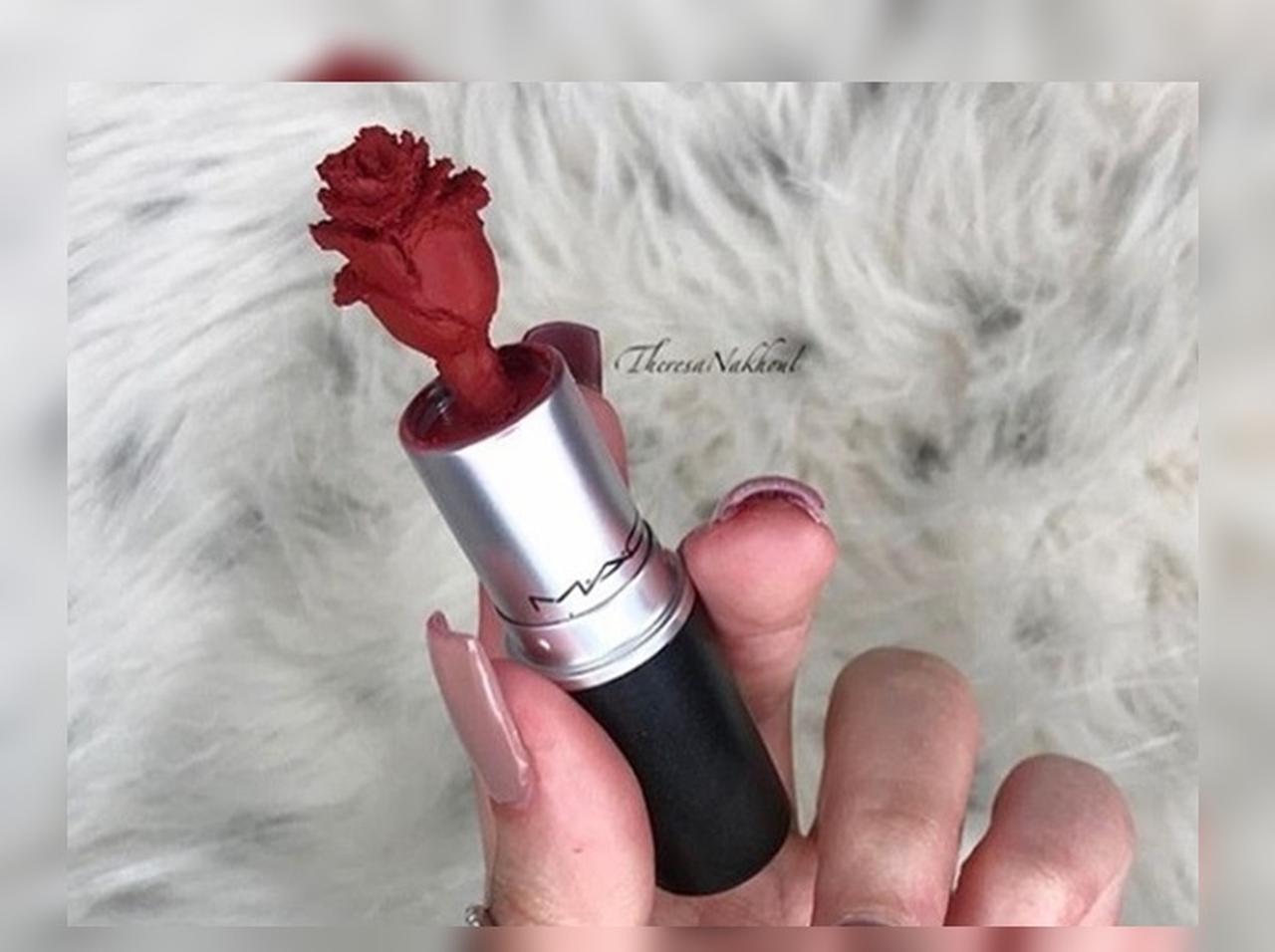 ハイヒールからバラまで!リップスティックで彫刻を作るアーティストの腕がスゴい