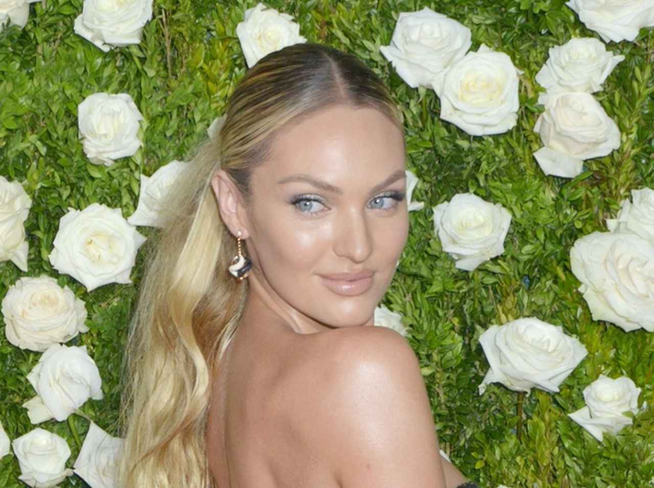 キャンディス・スワンポール、産後12日のビキニ姿を批判され一喝「むしろ誇りに思う」