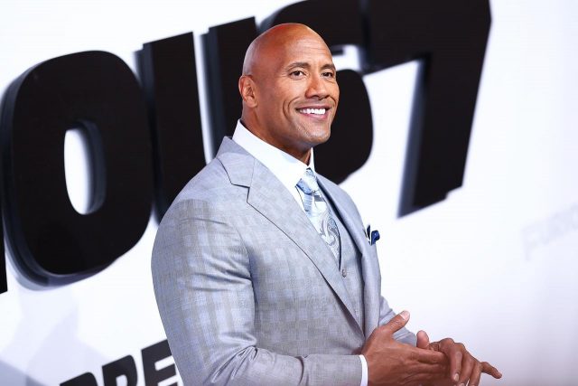 196センチ・118キロのドウェイン・ジョンソンが道を歩くと「この現象」起こる【写真アリ】