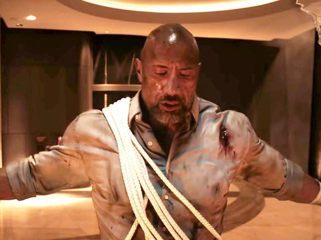 『スカイスクレイパー』の最新予告が公開、地上1,000メートルからダイブ