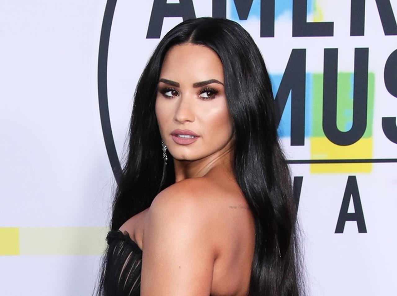 薬物過剰摂取のデミ・ロヴァート、回復の裏に健気に支える「あの人」の影が