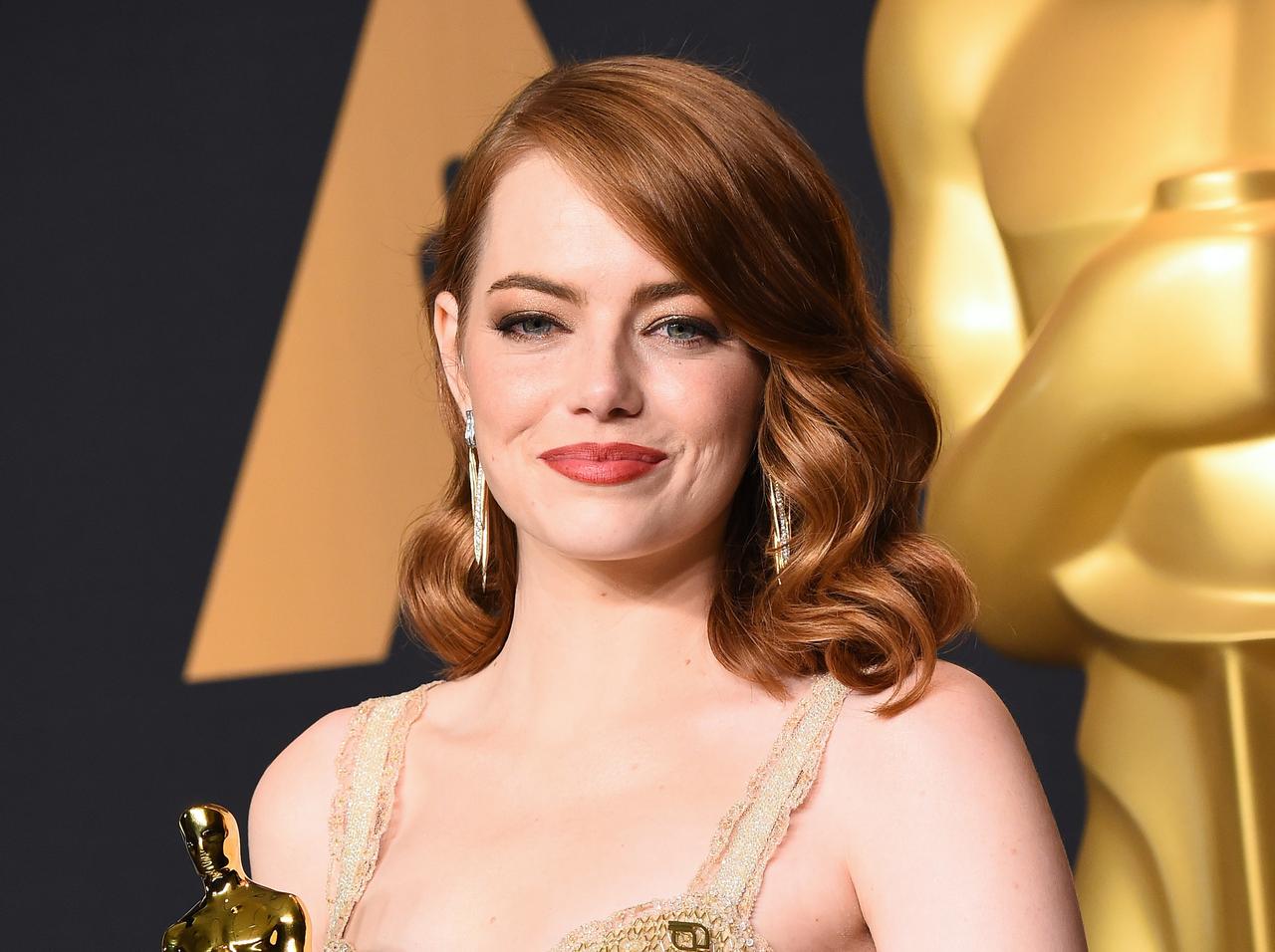 エマ・ストーン最新作『ザ・フェイヴァリット』予告編解禁