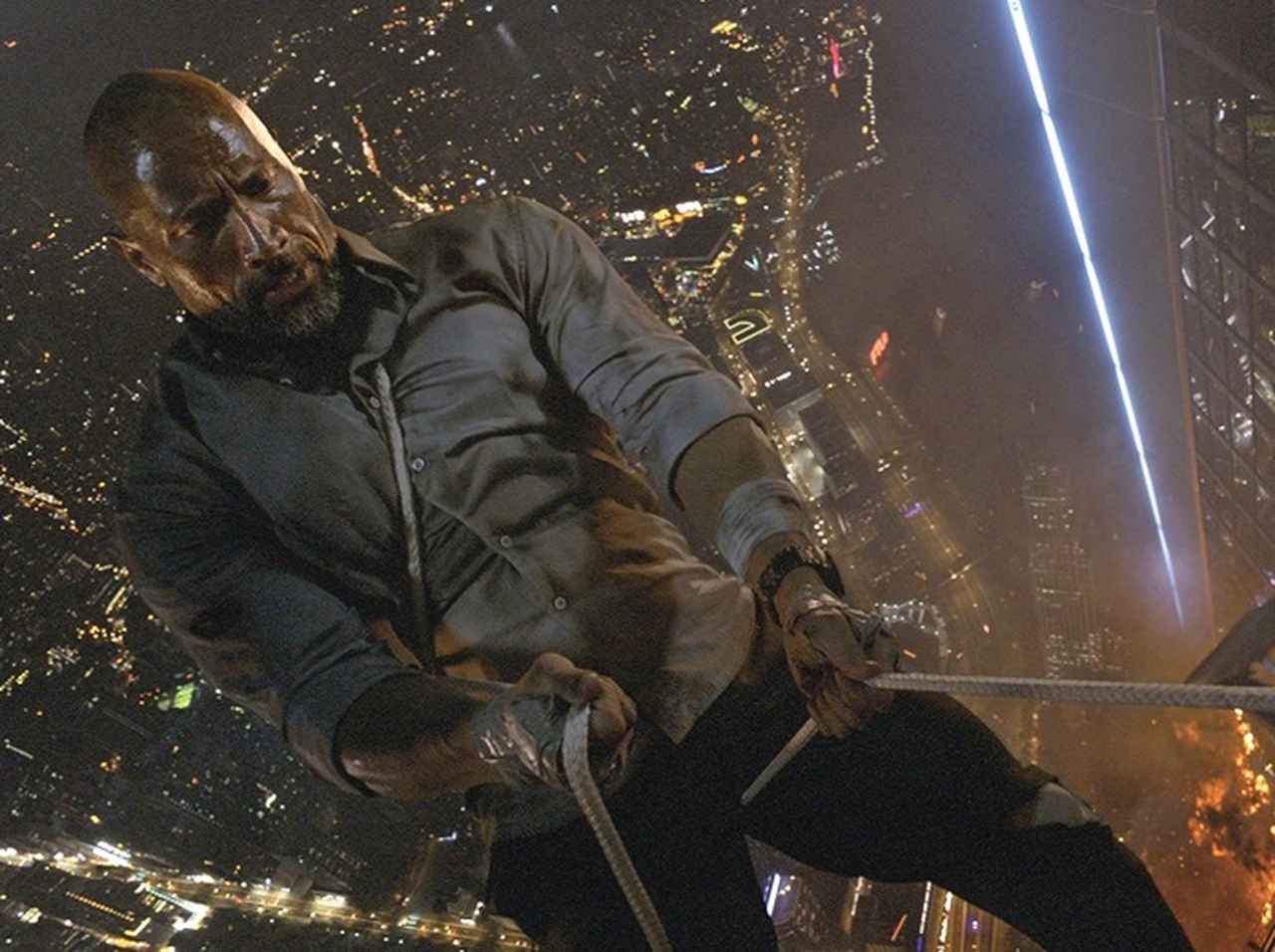 ドウェイン・ジョンソン主演最新作『スカイスクレイパー』予告編が登場