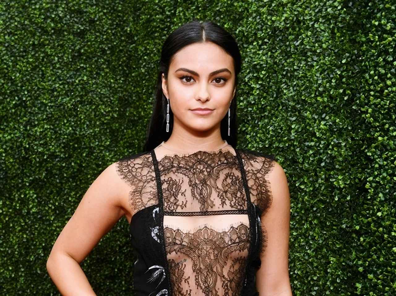 カミラ・メンデス、大事な面接での「ワキ汗」トラブルをある方法で乗り切る