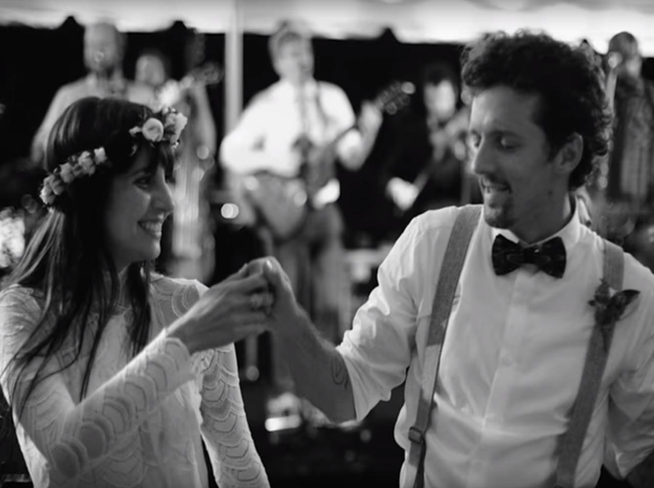 ジェイソン・ムラーズ、新MVで自身の結婚式をお披露目