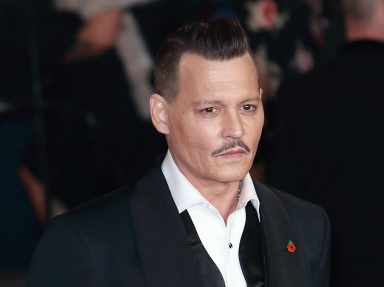 ジョニー・デップ、新作映画のスタッフから暴行で訴えられる
