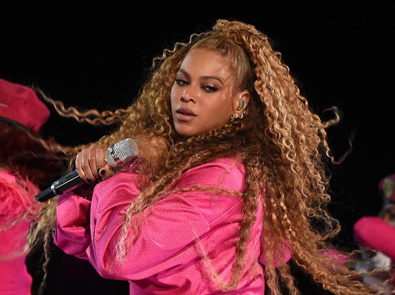 ビヨンセが第4子を妊娠?ファンの前であの「しぐさ」をして妊娠説