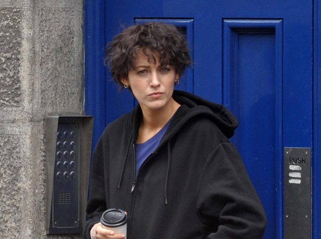 ブレイク・ライブリー、撮影現場に復帰！気になる負傷した手の様子は？