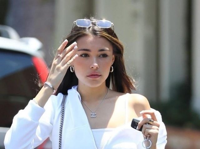 マディソン・ビアーによる、コンバースの3日間履き回しコーデ