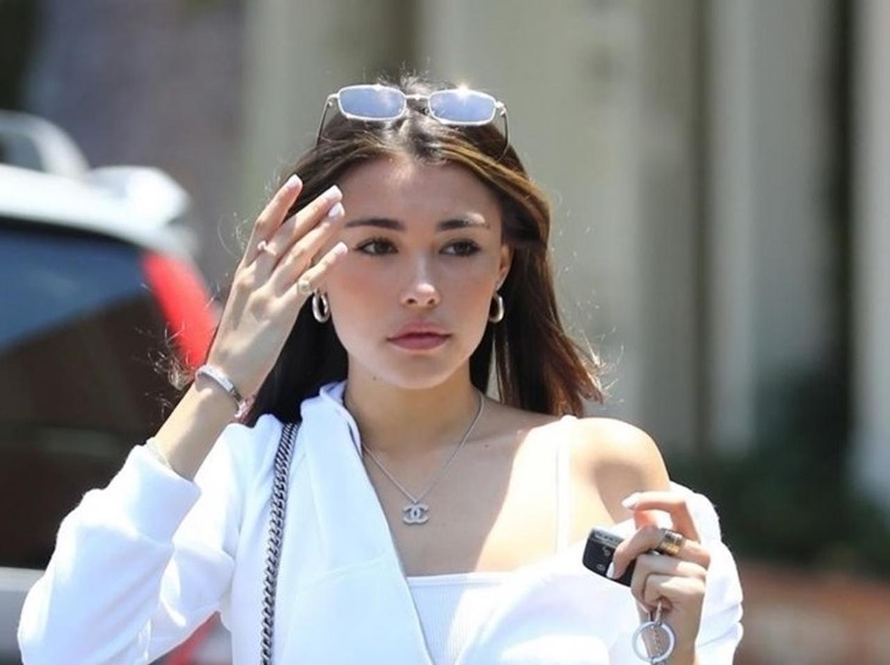 マディソン・ビアーによる、コンバースの3日間履き回しコーデ