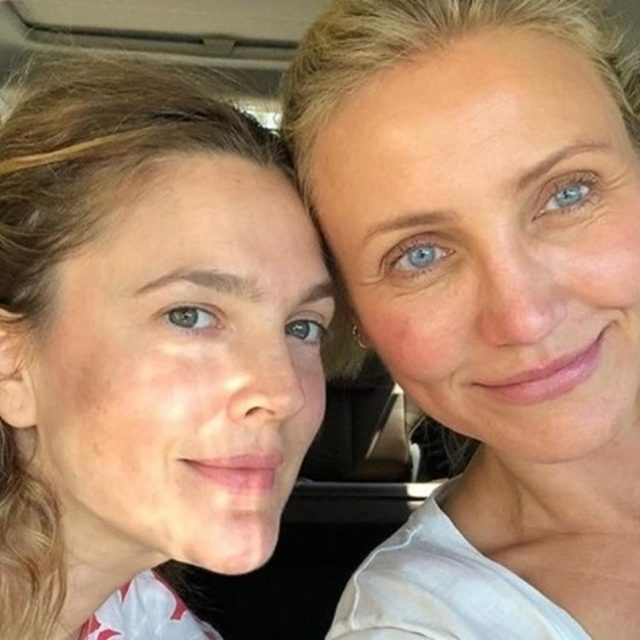 キャメロン・ディアス&ドリュー・バリモア、すっぴんのW自撮りに「綺麗すぎる」の声