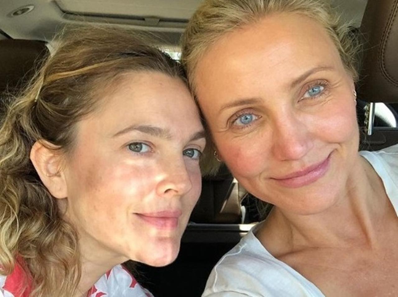 キャメロン・ディアス&ドリュー・バリモア、すっぴんのW自撮りに「綺麗すぎる」の声