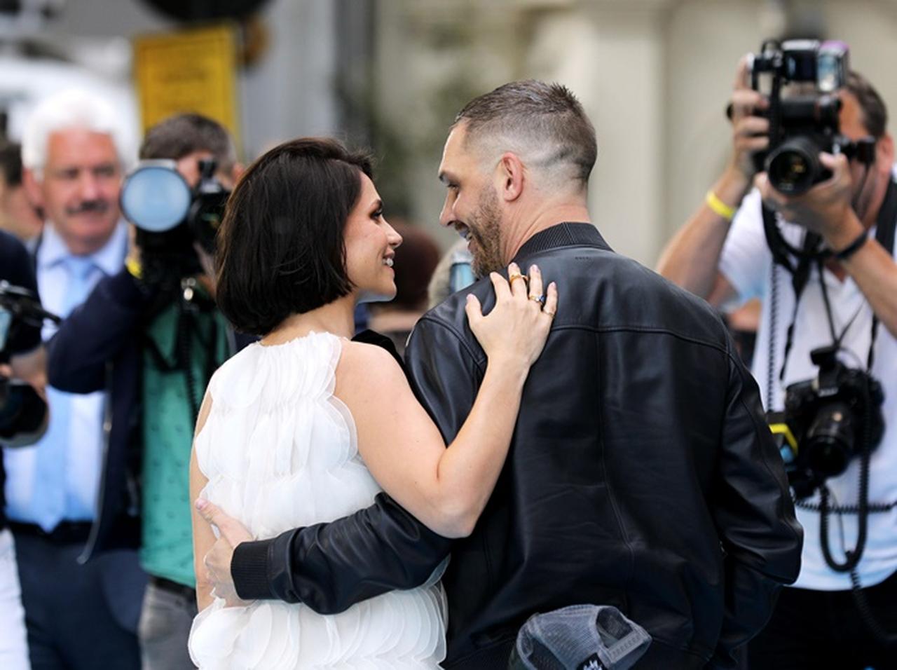 愛妻家トム・ハーディ、妻の仕事を応援する姿が愛おしい【写真アリ】