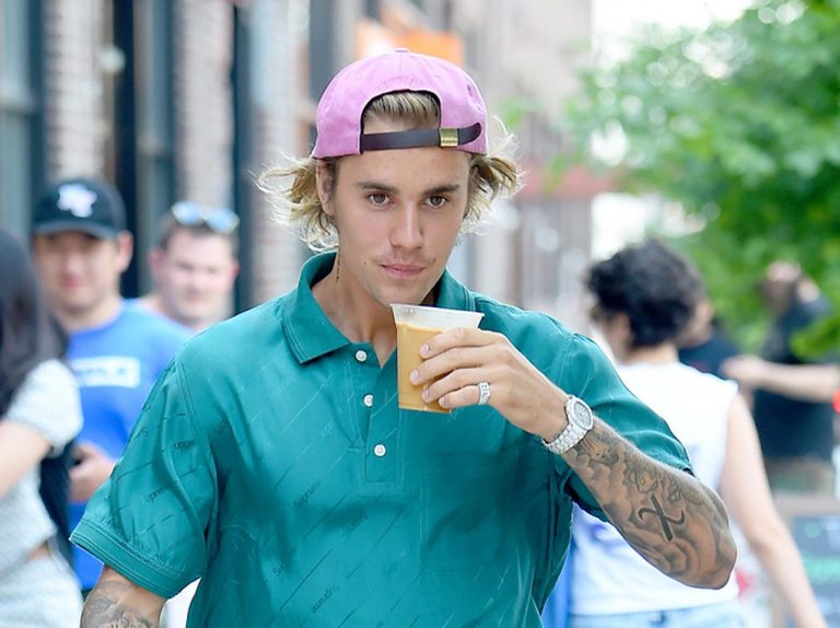 ジャスティン・ビーバーの「婚約指輪」のつけ方が斬新 知られざるその意味とは?