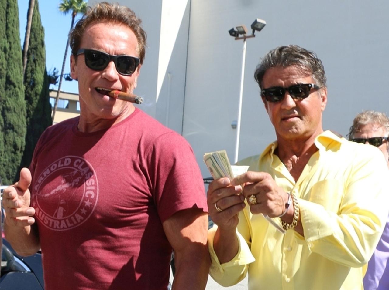 シュワちゃん＆スタローン、「必需品」は手放さず可愛いダンスを披露