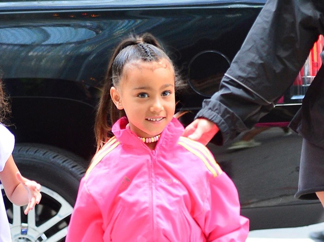 ノース・ウェスト、5歳にしてパパラッチへの対応に「セレブの貫録」を感じる