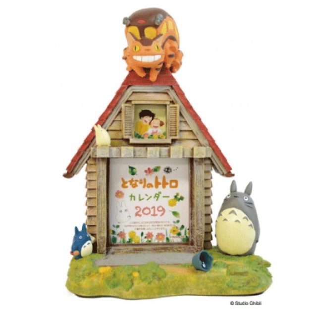 となりのトトロ、2019年のカレンダーはメイとサツキの住む草壁家